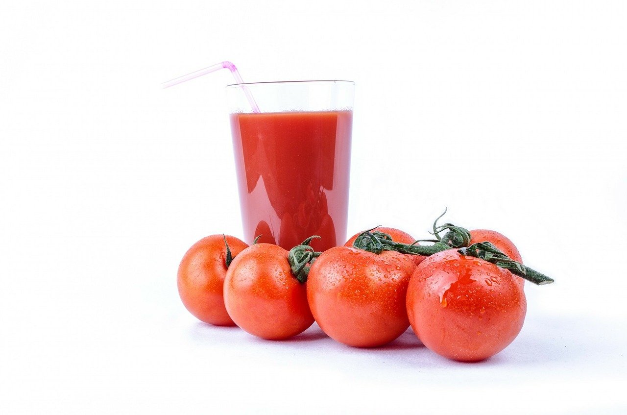 トマトジュースとトマト